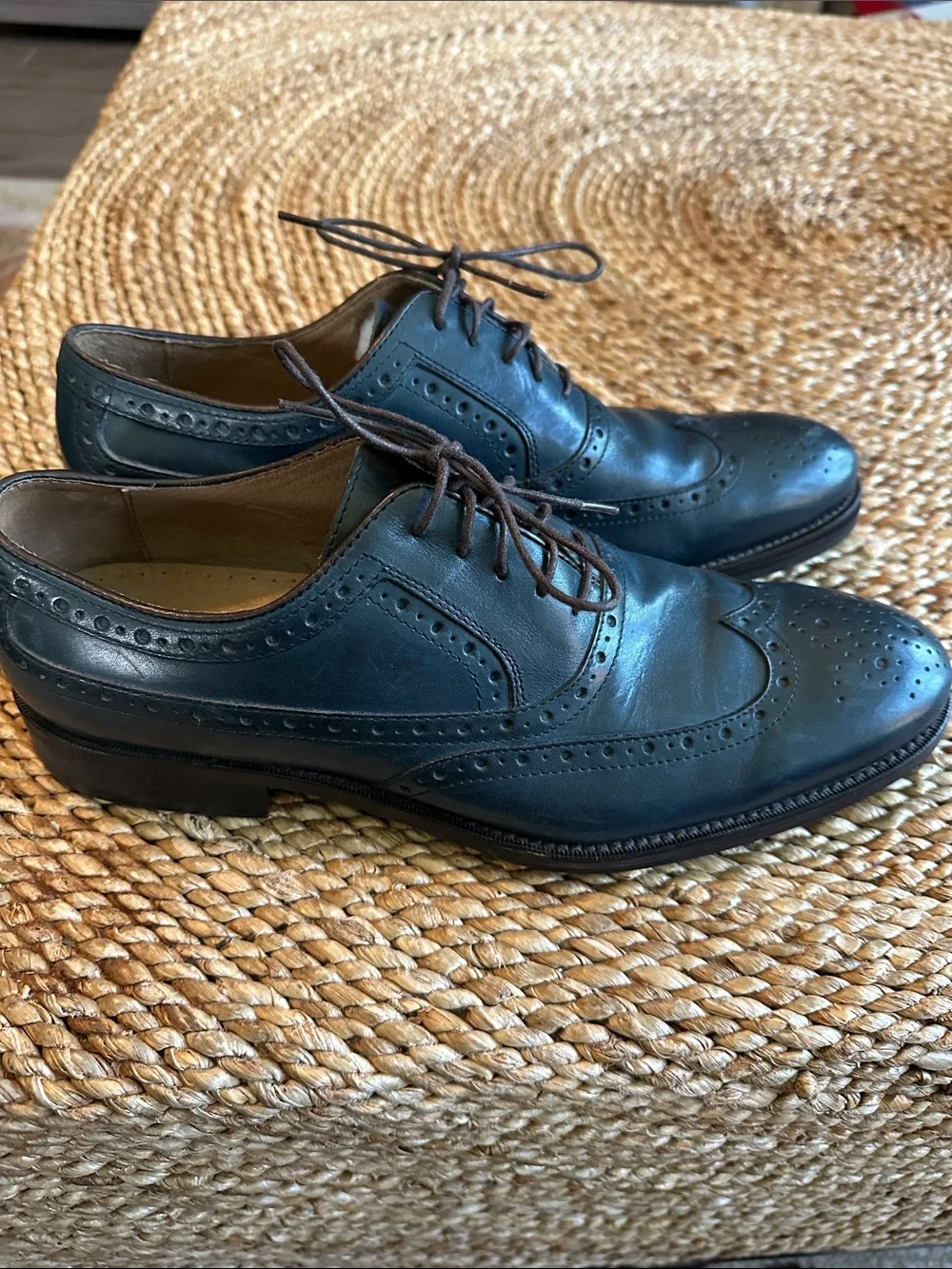 Men's size 9 Johnston & Murphy Classic Wingtip Brogue Leather Dress Shoes
